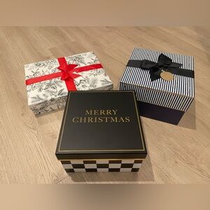 Holiday gift boxes
